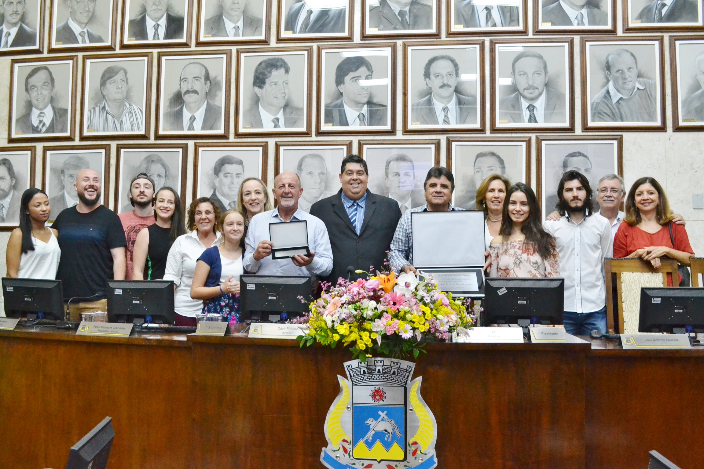 Câmara presta homenagens com Título de Cidadão Benemérito e Medalha de Mérito Esportivo