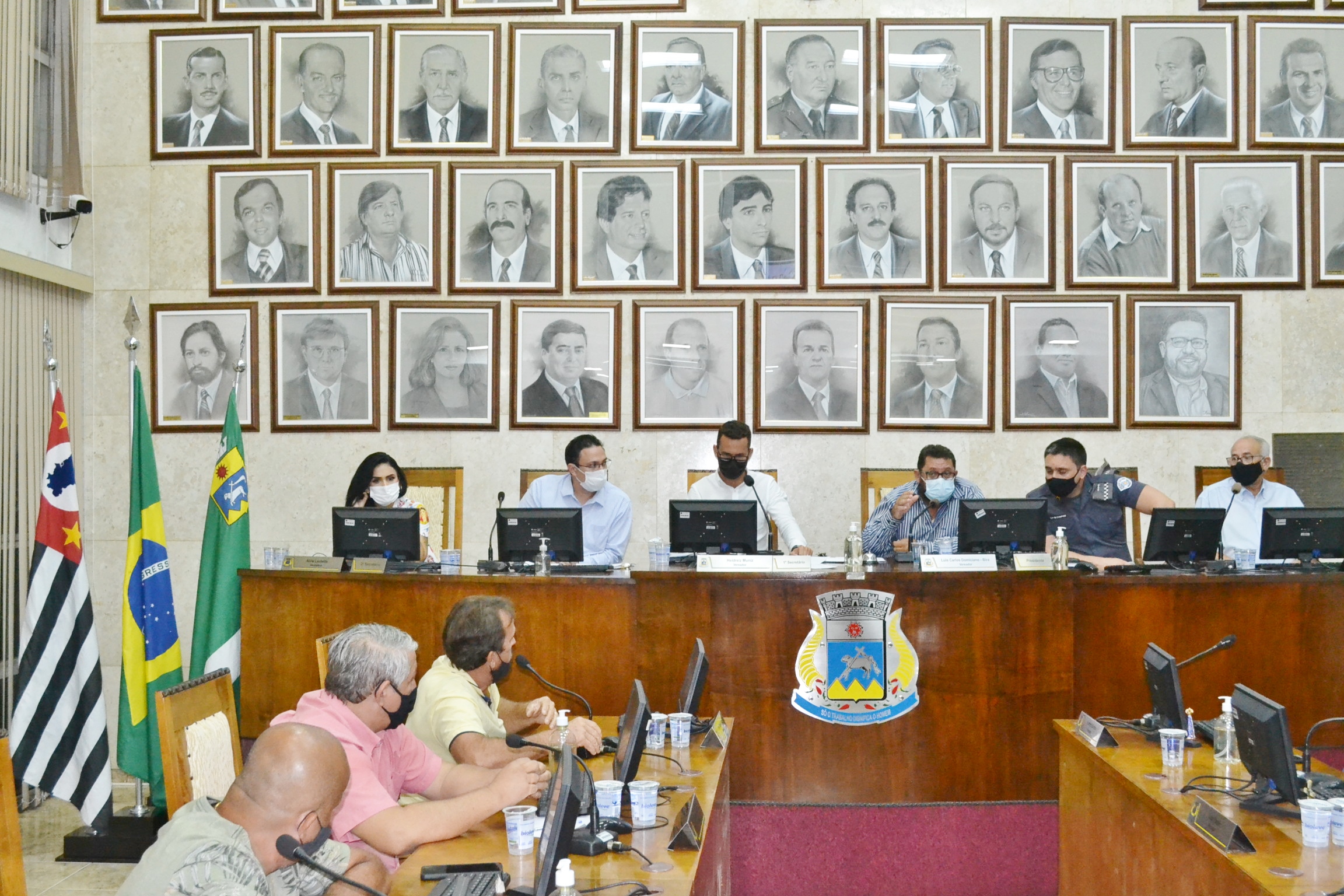 CÂMARA REÚNE POVO E AUTORIDADES EM DEBATE SOBRE BARULHO DE MOTOS