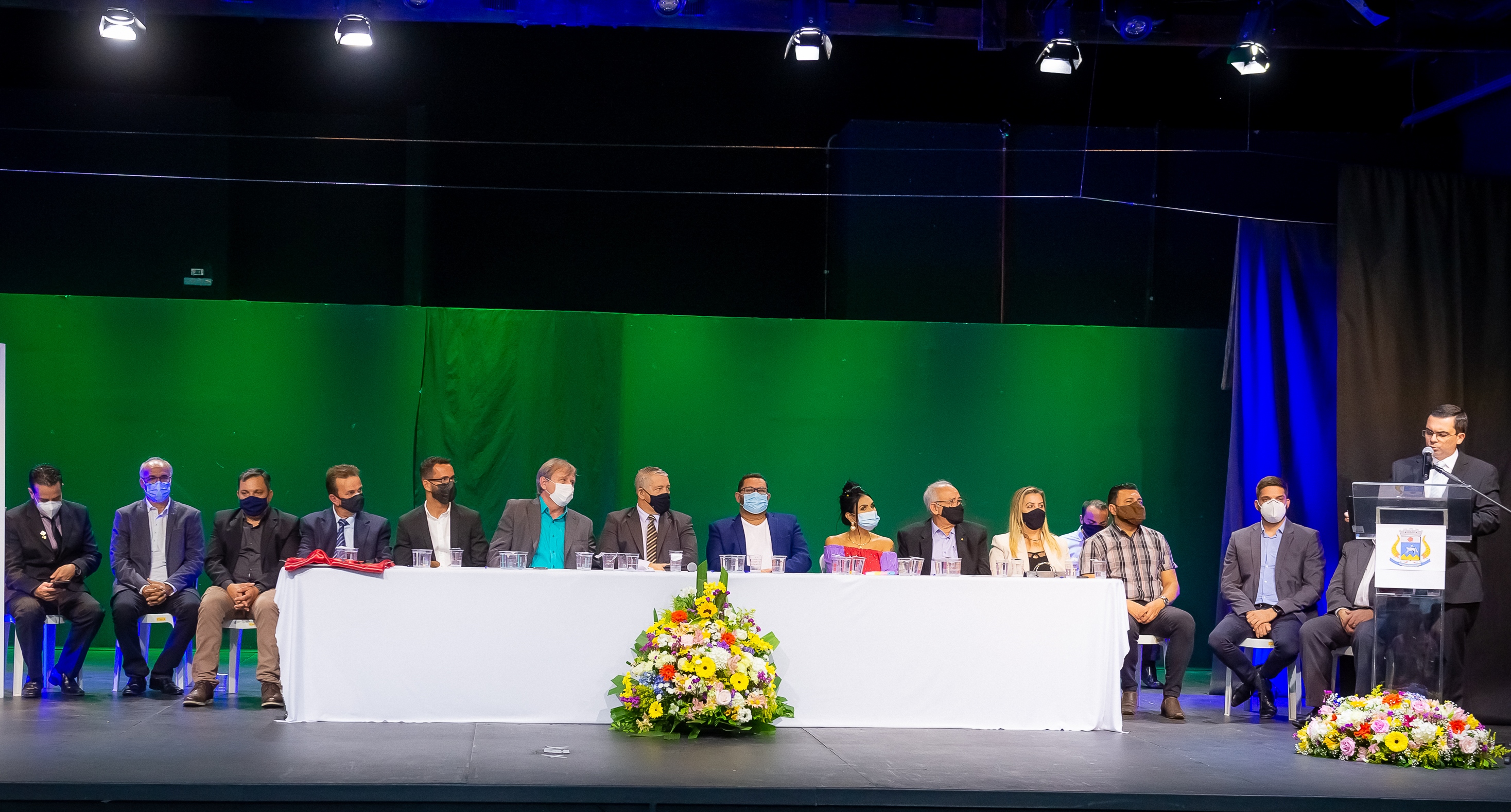 EM ATO DE VALORIZAÇÃO DA EDUCAÇÃO, CÂMARA HOMENAGEIA ESTUDANTES