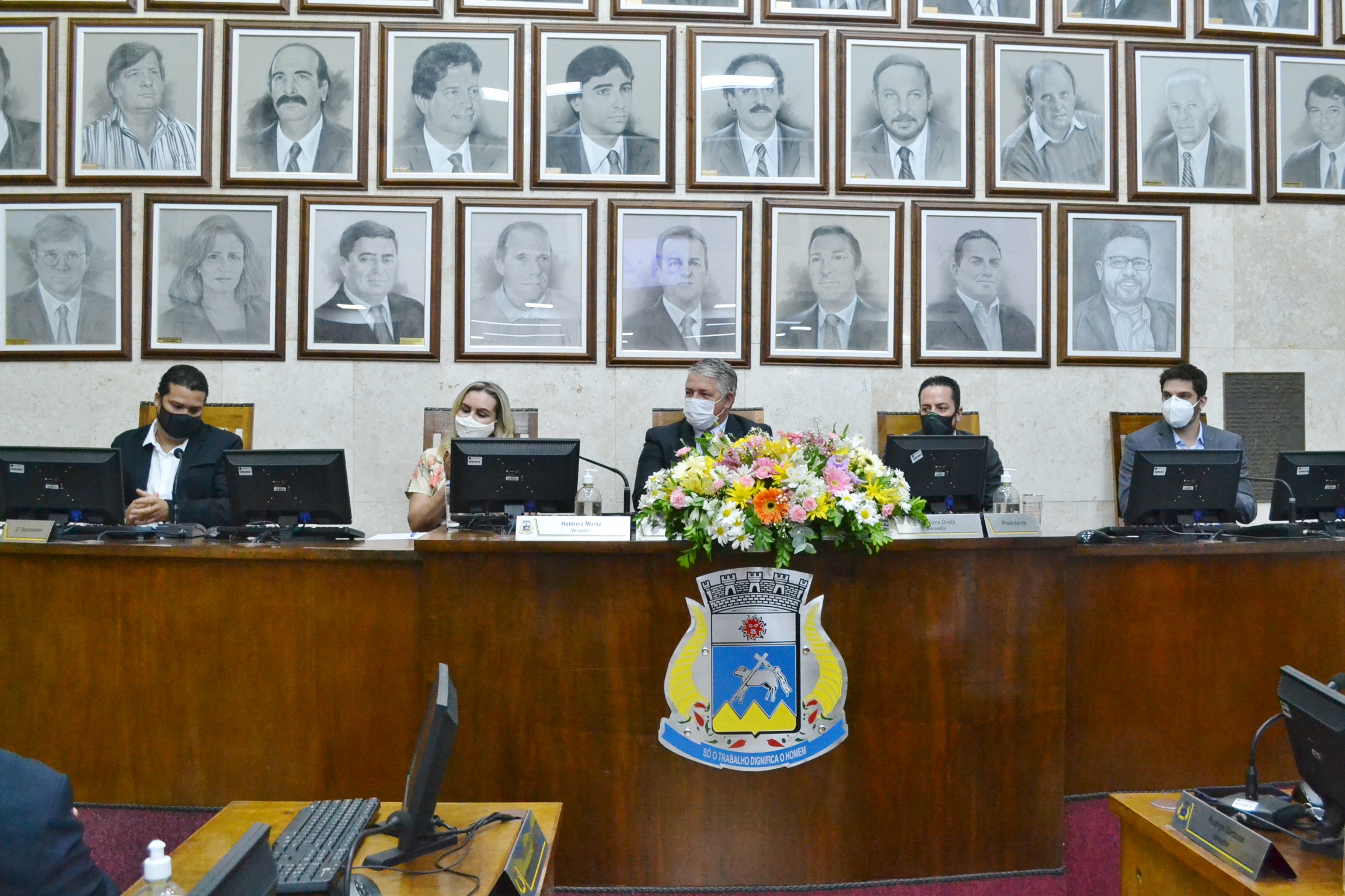 LEGISLATIVO CONCEDE A MEDALHA DE MÉRITO CULTURAL