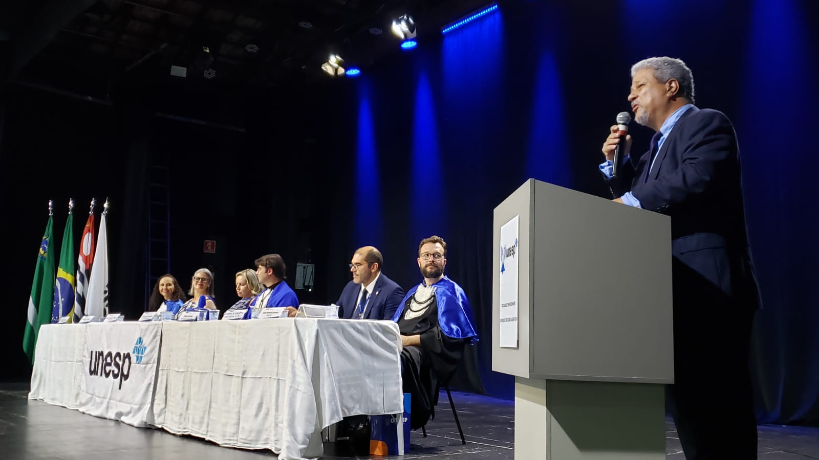 Presidente do Legislativo, Dr. Carlos Gomes, prestigia colação de grau de estudantes da Unesp