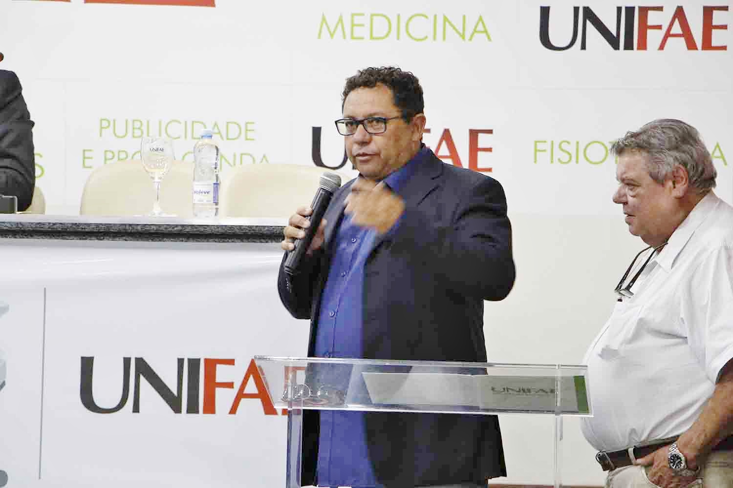 Presidente participa da abertura do simpósio das Instituições Municipais de Ensino Superior e visita prédio da Educação Física da Unifae