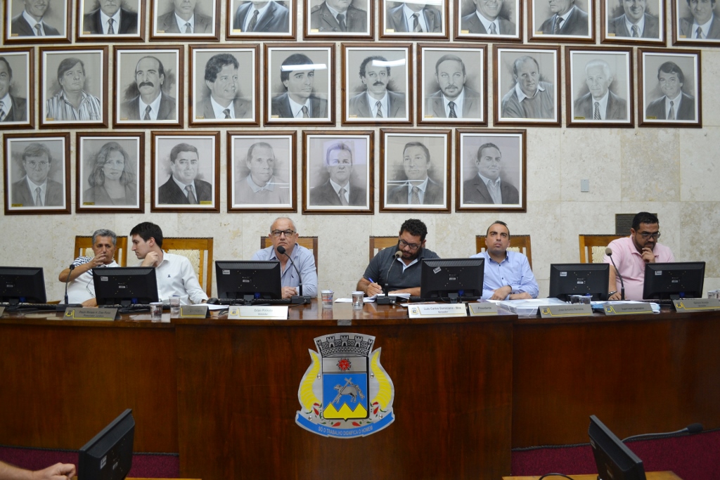 Sessão de 12.08.19 - Confira o resumo das votações e debates entre os vereadores